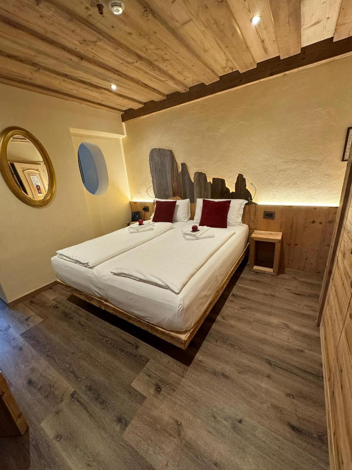 Hotel Ciasa Lorenzi Cortina d'Ampezzo Luaran gambar