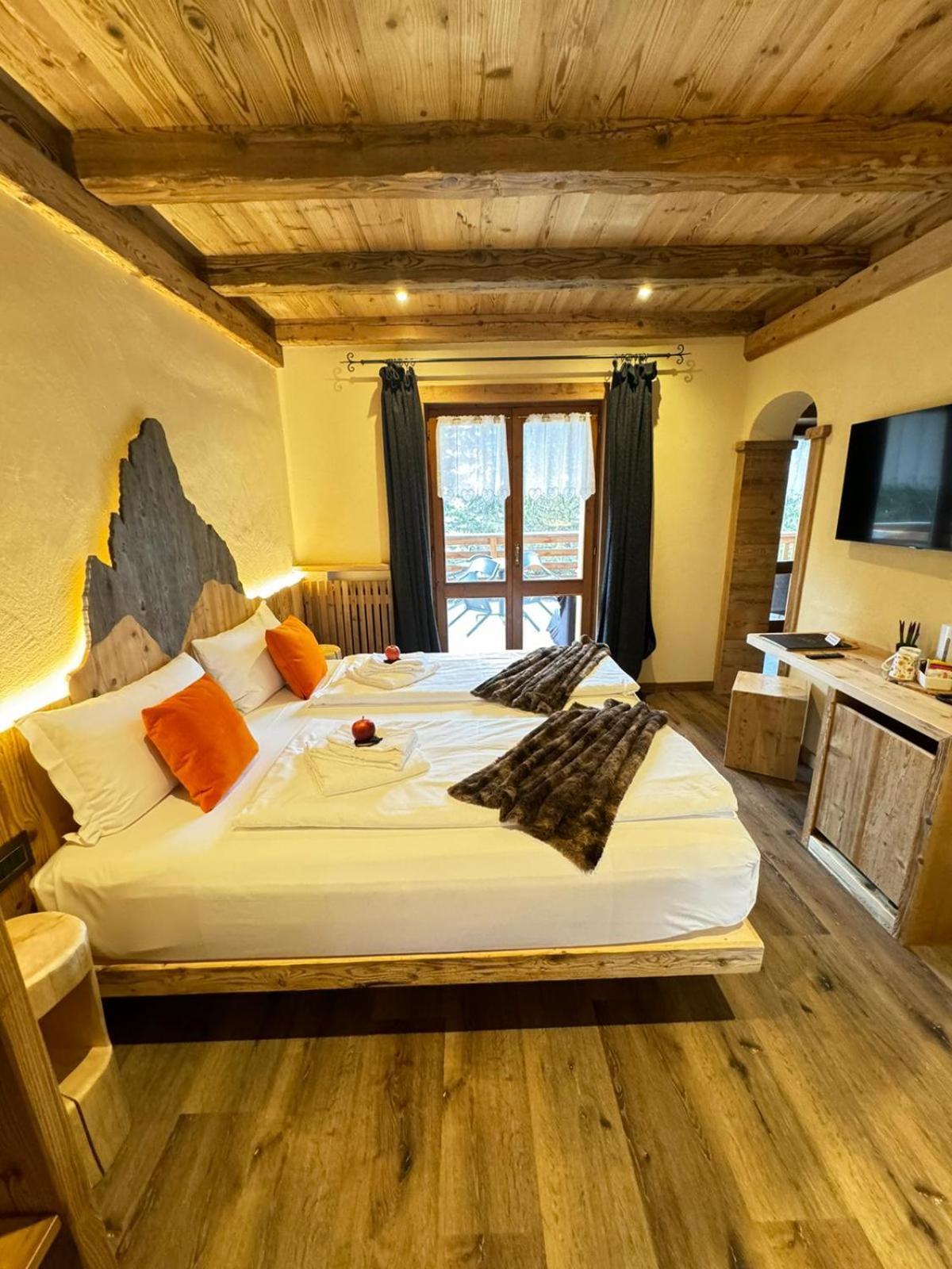 Hotel Ciasa Lorenzi Cortina d'Ampezzo Luaran gambar