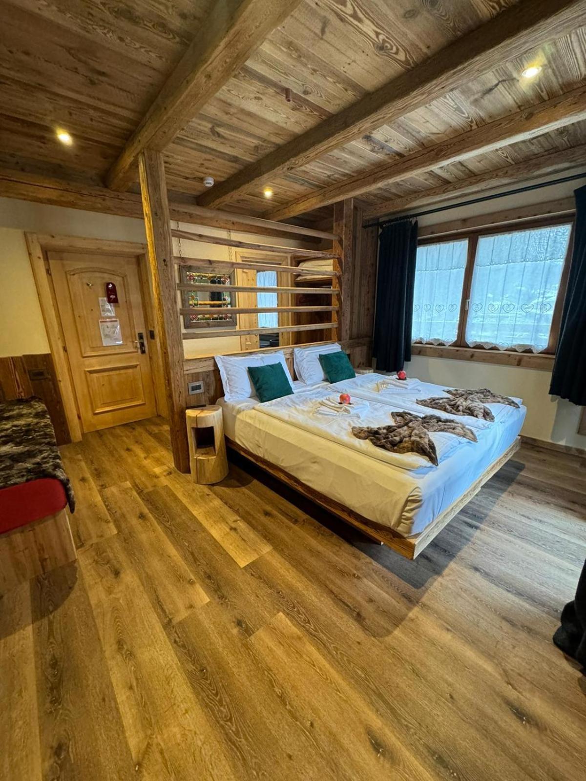 Hotel Ciasa Lorenzi Cortina d'Ampezzo Luaran gambar