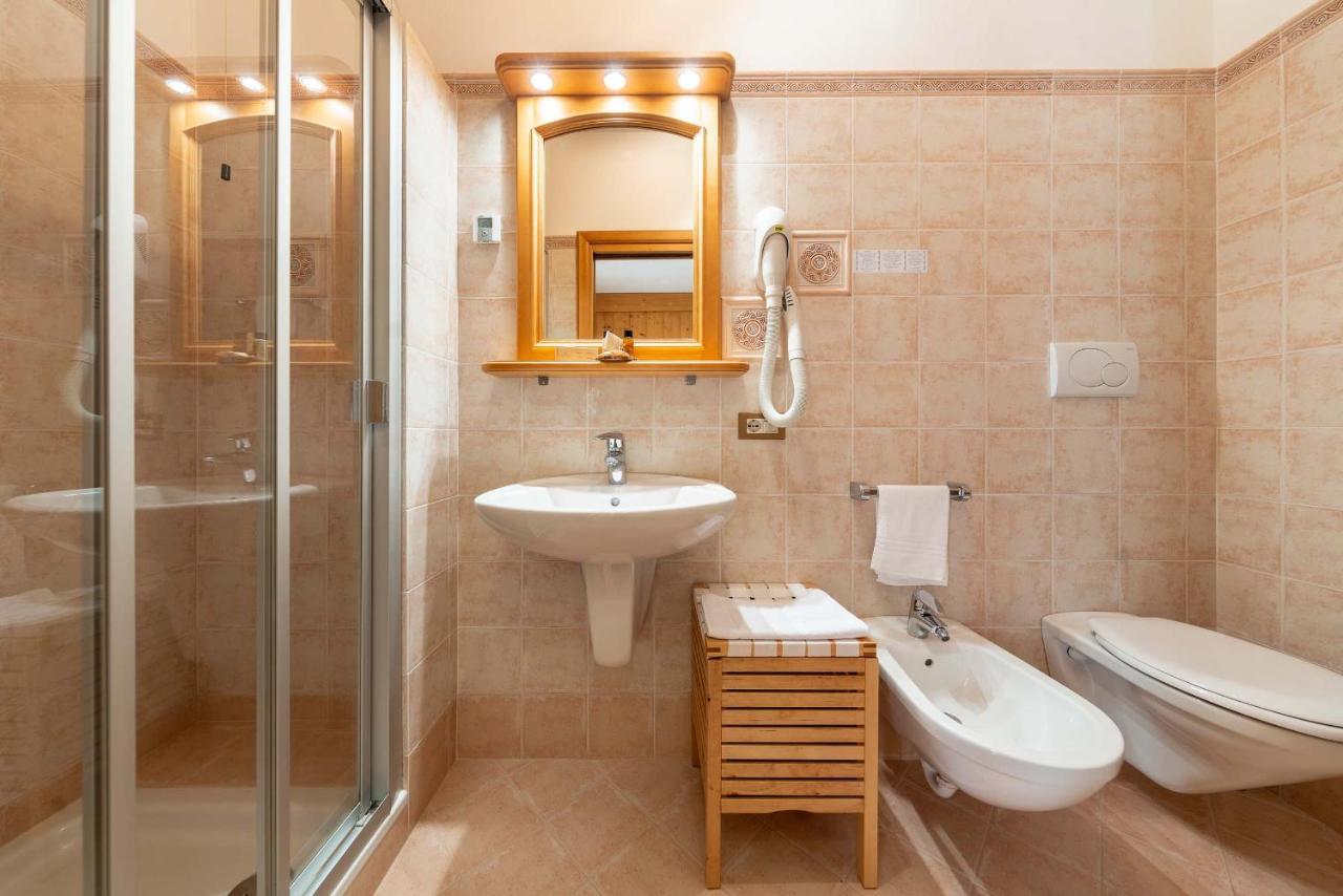 Hotel Ciasa Lorenzi Cortina d'Ampezzo Luaran gambar