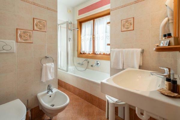 Hotel Ciasa Lorenzi Cortina d'Ampezzo Luaran gambar